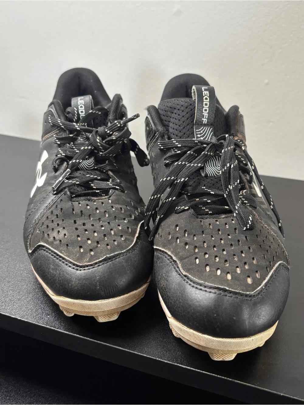 Under Armour Leadoff men’s cleats, size 7, baseball, softball, sports, summer